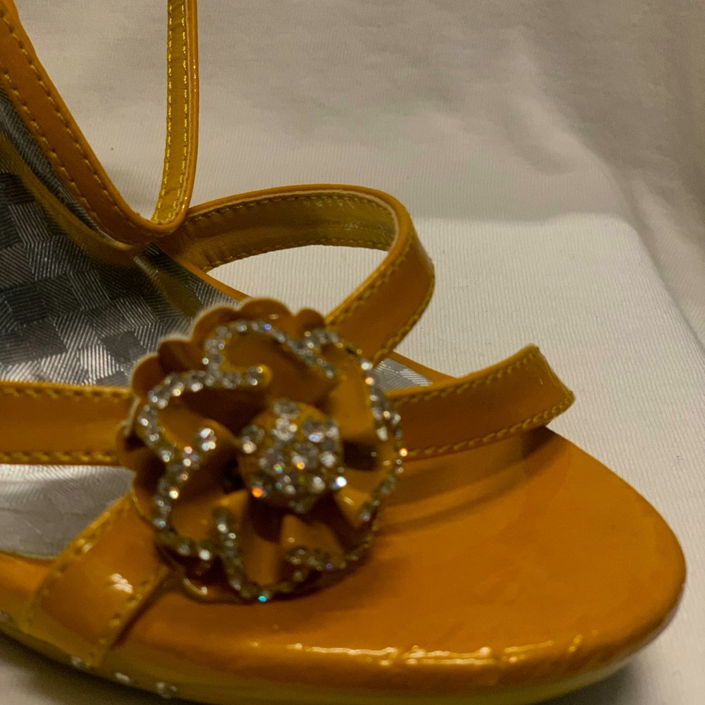 Delicacy Yellow Heels with Floral Accent